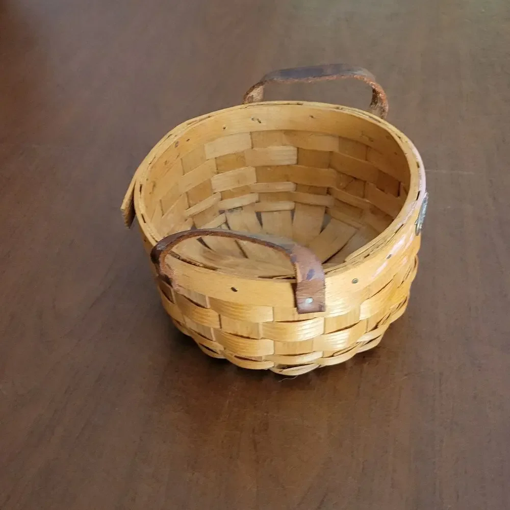 Vintage Peterboro Basket Company Round Basket Leather handles Diameter 7.25